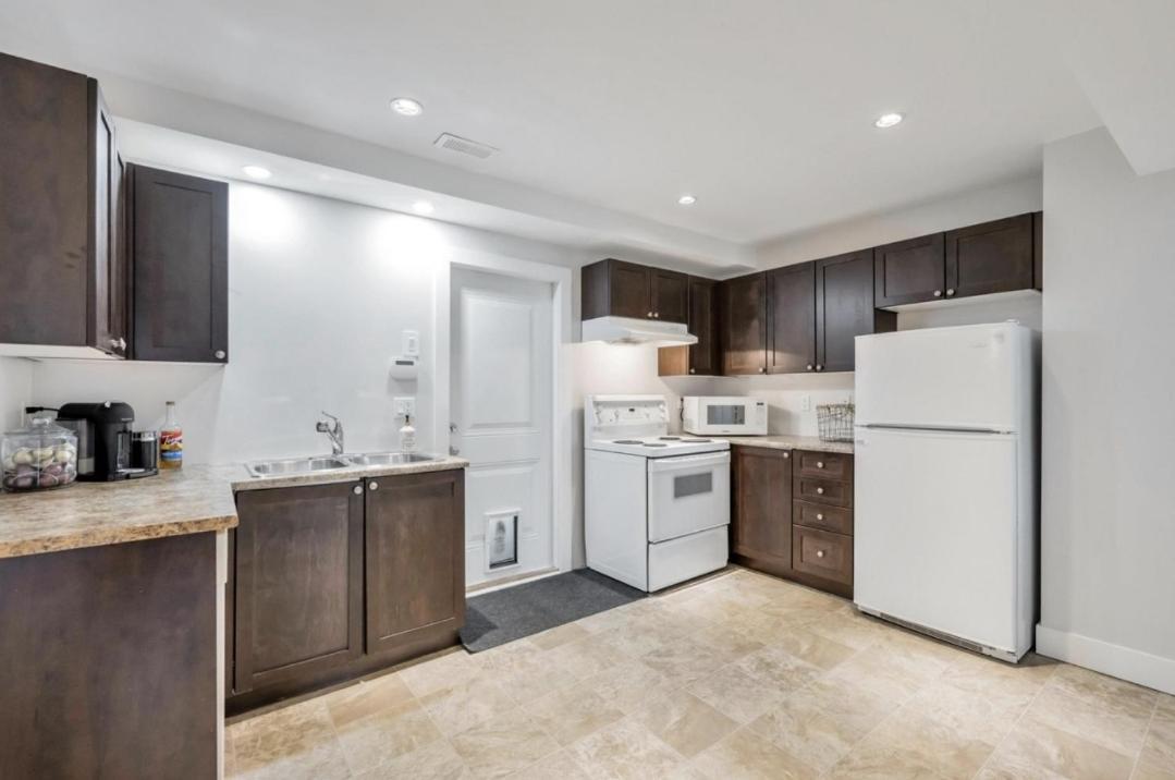 Private 1 Bedroom In Brookswood Langley Luaran gambar